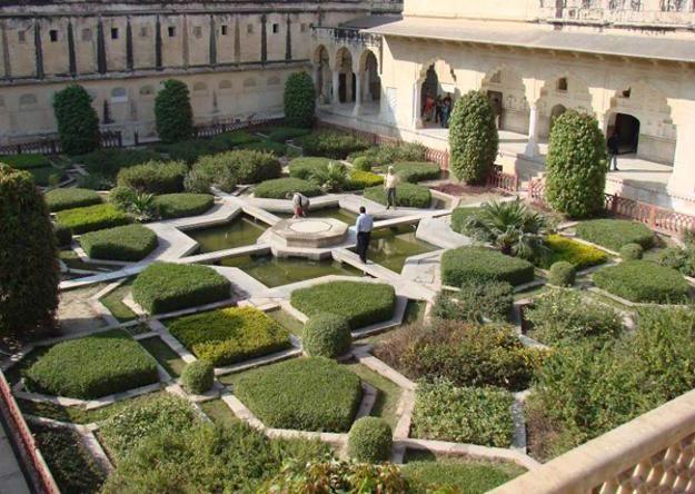 Precedent study: Star parterre · Mughal water geometry